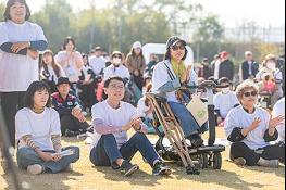 “건강도 환경도 쓰담쓰담”…경기도 장애가족과 함께한 ‘기회 돌봄’ 행사 성료 기사 이미지