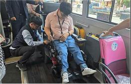 부산시, 휠체어 이용 장애인 저상버스 탑승 여건 개선 추진 기사 이미지