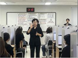 서울시, 수어 가능 요양보호사 16명 탄생…청각장애 어르신 돌봄 공백 완화 기사 이미지