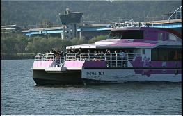 한강버스 34일만 운항재개, 첫 차부터 시민 발걸음… `정시성` 높아져 기사 이미지