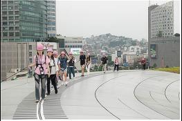 DDP 위에 올라 서울을 유영하다…`DDP 루프탑 투어`, 652m 전 구간 개방 기사 이미지