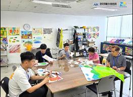 진정한 자립을 위한 일자리로… 한국자폐인사랑협회, 발달장애 예술인 중심 ‘출퇴근 기반 문화예술 일자리’ 모델 제시 기사 이미지