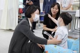 추미애, 추석 앞두고 ‘여주천사들의집’ 찾아 장애아동·종사자 격려 기사 이미지